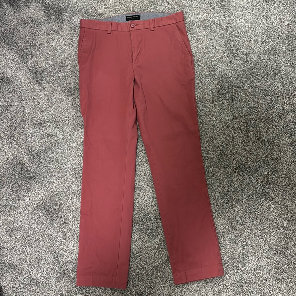 Banana Republic Aiden Chino coral color like new condition . Worn once. 32/32
